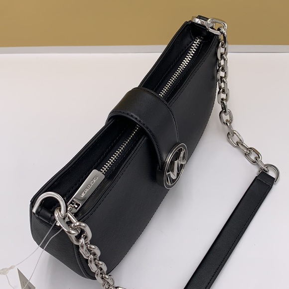 MICHAEL KORS
Carmen Small Shoulder
Pochette Bag
Black
NWT - Picture 4 of 16